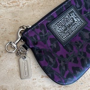 🌹COACH Poppy Purple Wristlet Without The Wrist Strap!